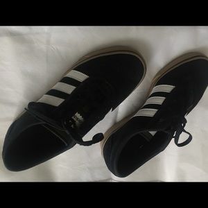 Black skater adidas